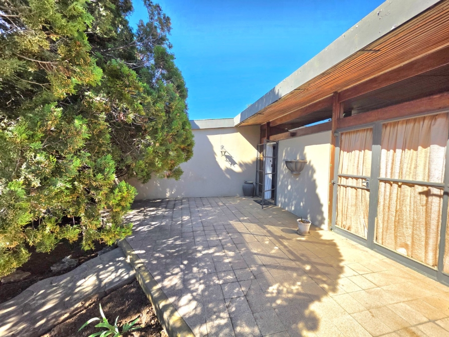 5 Bedroom Property for Sale in Jordania Free State